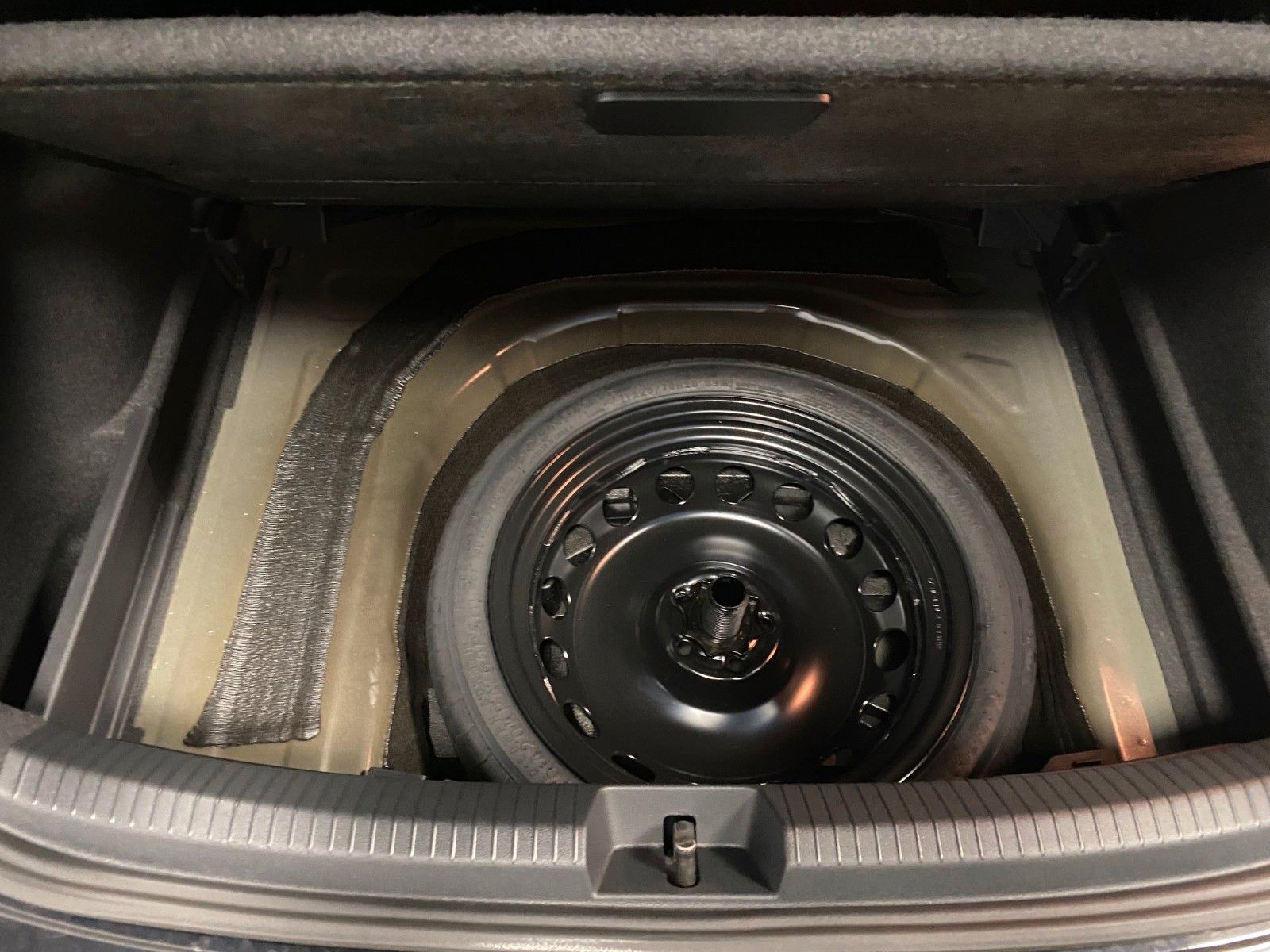 Fahrzeugabbildung Volkswagen Taigo 1.0 TSI DSG R-Line+MATRIX+iQ Light+ACC+App