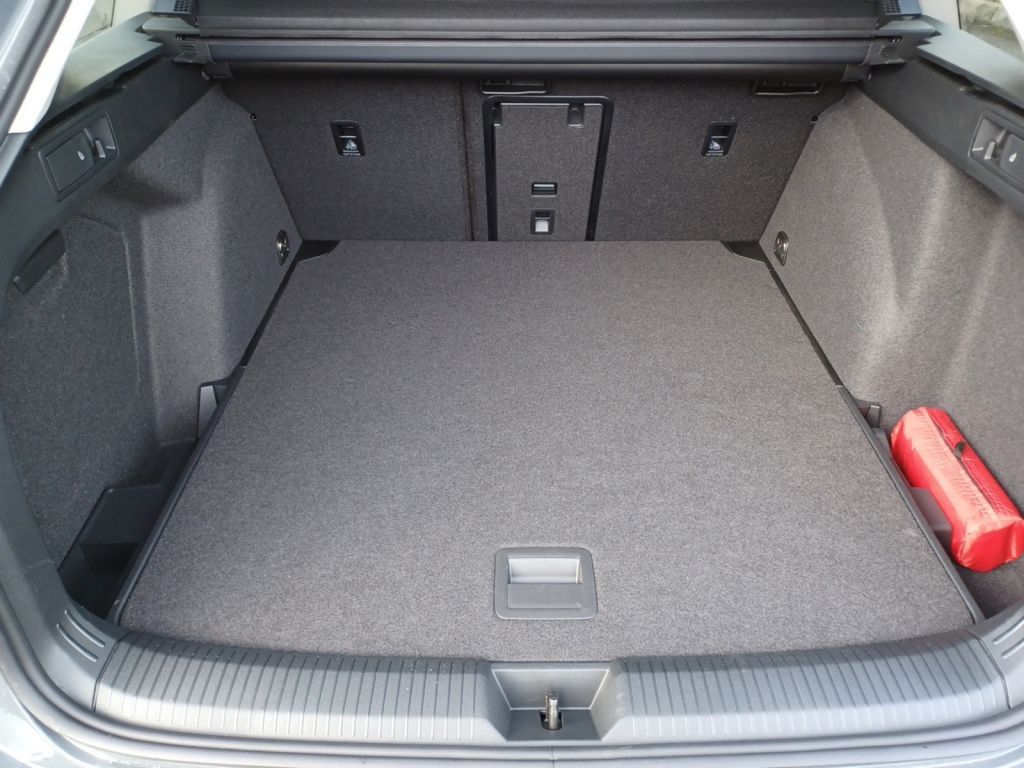 Fahrzeugabbildung Volkswagen Golf Variant 1.5 eTSI DSG Style Navi, AHZV uvm.