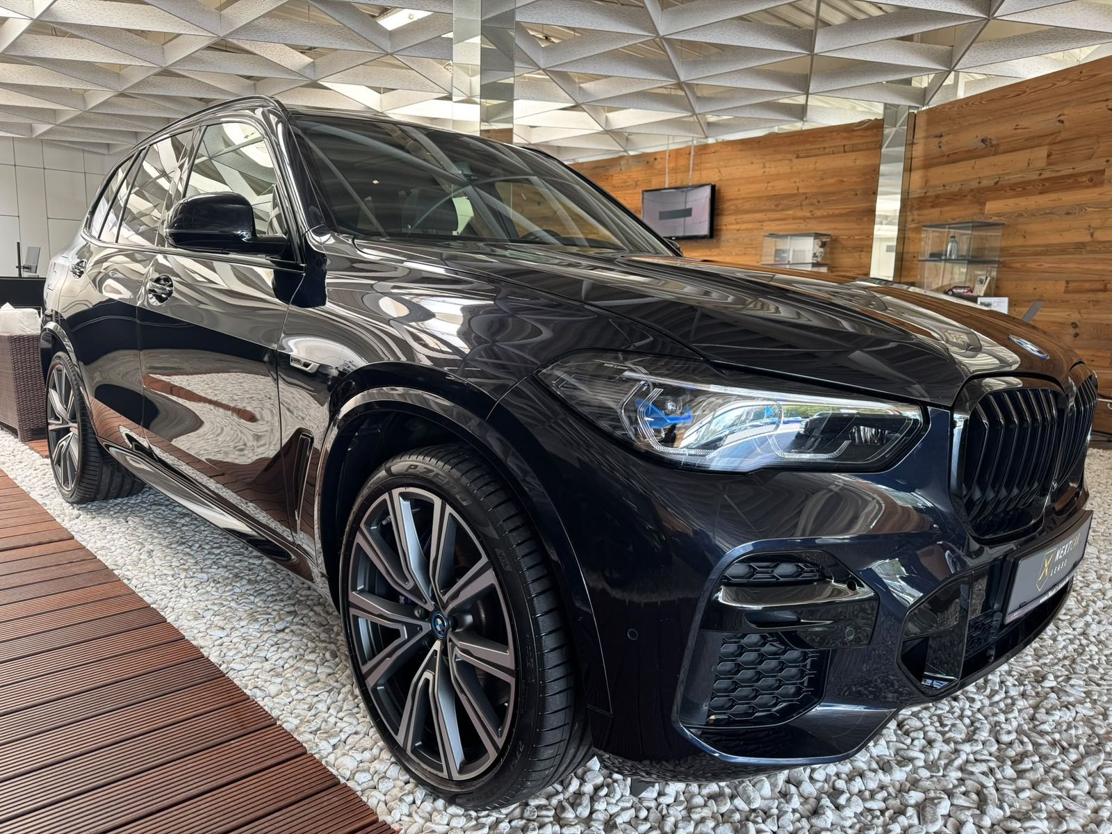 BMW X5 xDrive 45e M Sport Sitzbel.AHK Pano 22''Crftd imagem 3