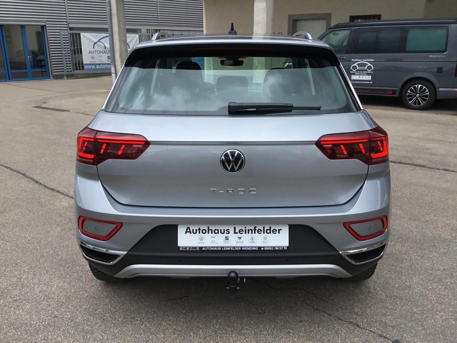 Fahrzeugabbildung Volkswagen T-Roc 1.5 TSI DSG Style+AHK+MatrixLED+ACC+Pano