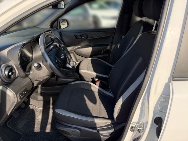 Fahrzeugabbildung Hyundai i10 Connect & Go 1.0 +KLIMA+NAVI+CARPLAY+RFK+SHZ