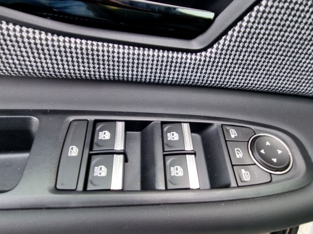 Fahrzeugabbildung Renault R 4 E-Tech elektrisch Iconic 150 Comfort Range