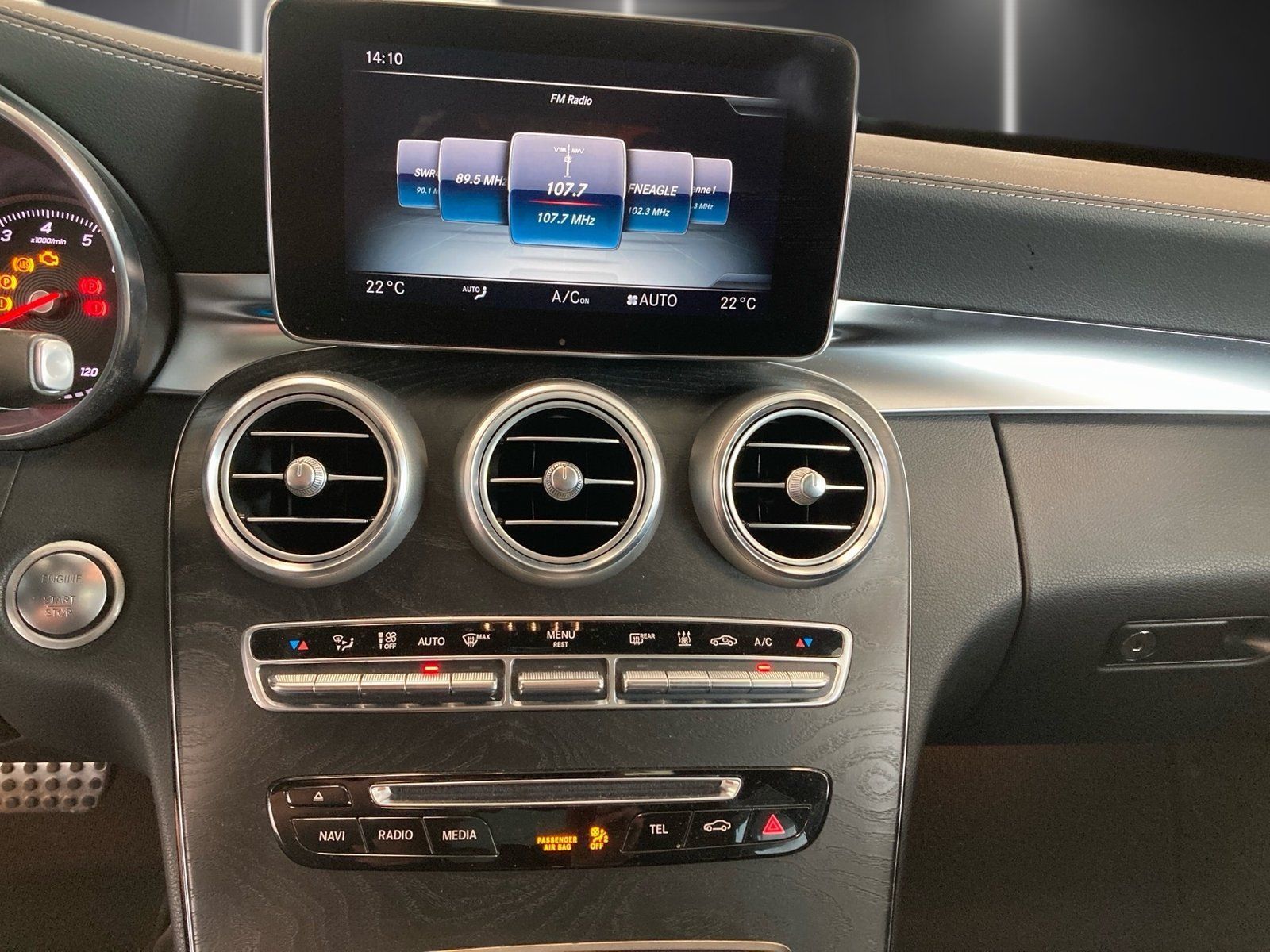 Fahrzeugabbildung Mercedes-Benz C 300 T AMG*Distronic*Standheiz*Pano*Sitzklima*