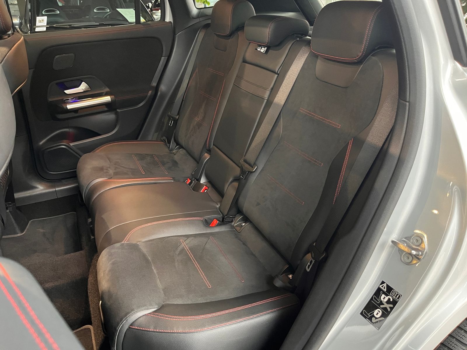 Fahrzeugabbildung Mercedes-Benz GLA 250 4Matic AMG Line PANO LED NAVI