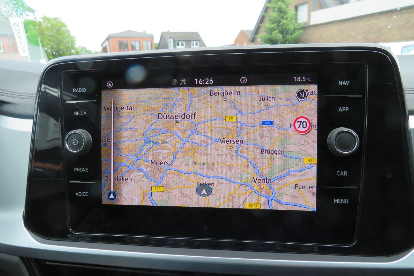 Fahrzeugabbildung Volkswagen T-Roc Life NAVI SITZH. GJ APP-CONNECT 1.HD