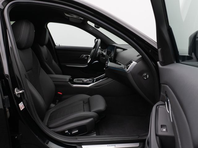 Foto Nummer 25: BMW 330i