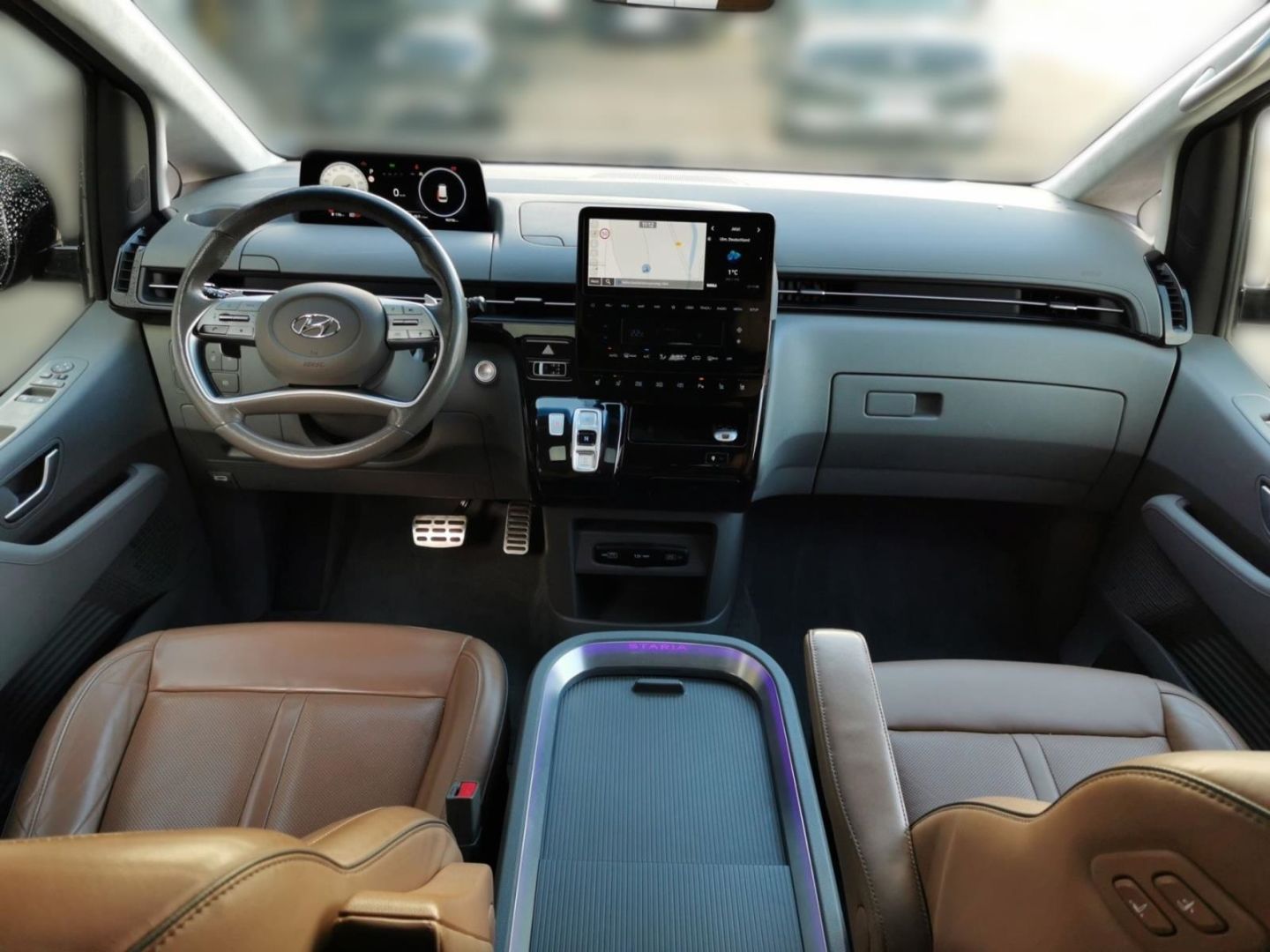 Fahrzeugabbildung Hyundai STARIA Signature 4WD 7-Sitzer PANO+AHK+GARANTIE