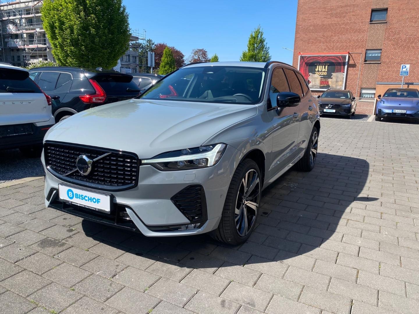 Volvo XC60 B5 Ultra Dark AWD MHEV Memory Sitze 360 Gra