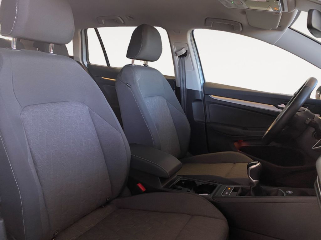 Fahrzeugabbildung Volkswagen Golf Variant 1.5TSI Life AHZV 5 Jahre NWGarantie