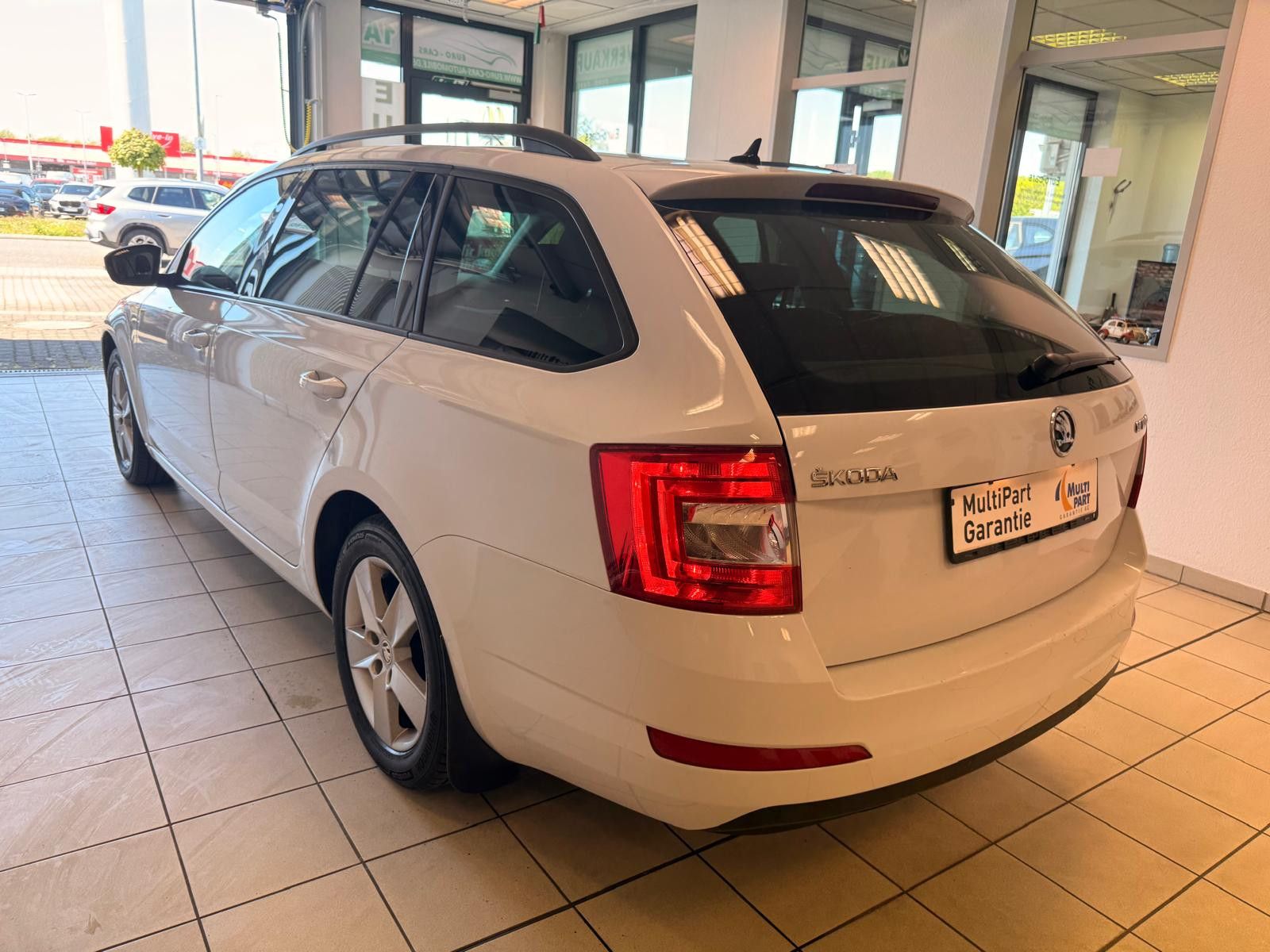 Fahrzeugabbildung SKODA Octavia Combi Ambition/ 1.HAND / NAVI/KLIMA/