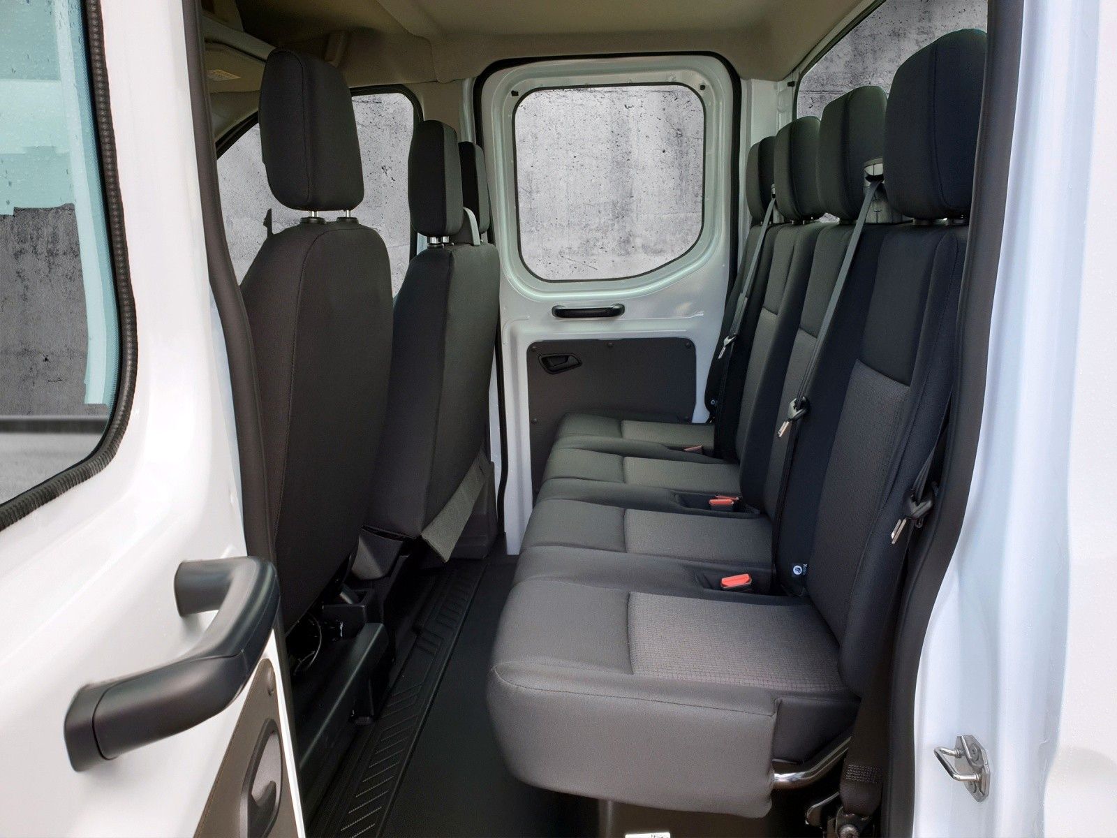 Fahrzeugabbildung Ford Transit Pritsche 350 L3 Doppelkabine Basis