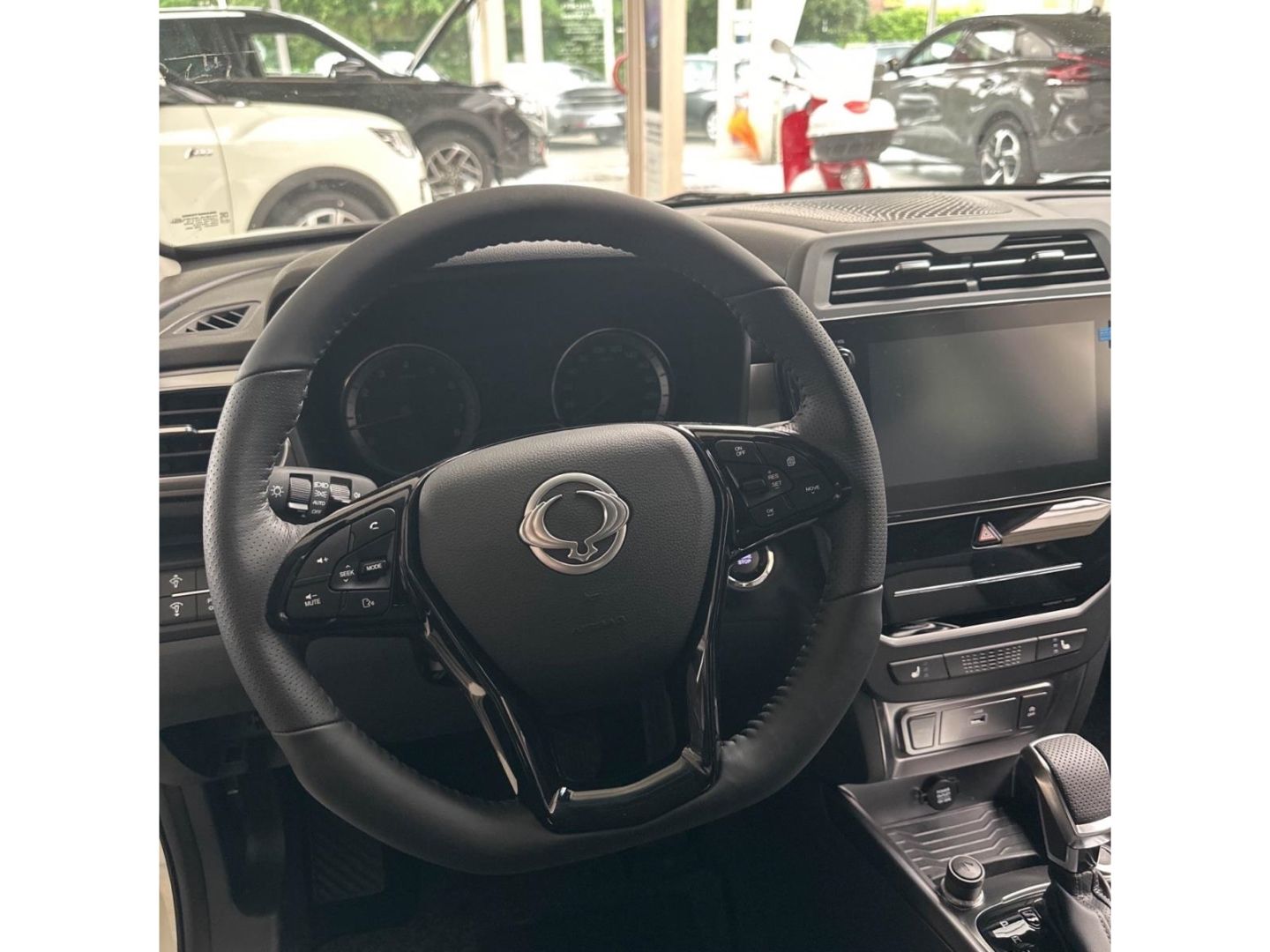 Fahrzeugabbildung KGM Tivoli Black Line 2WD 1.5 T-GDI Navi Apple CarPl