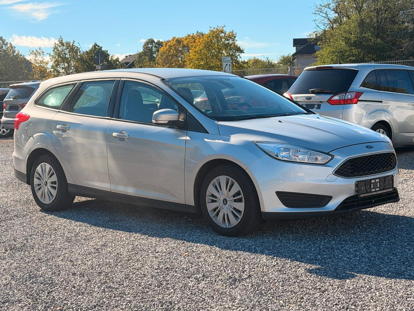 Ford Focus 2015 — interior