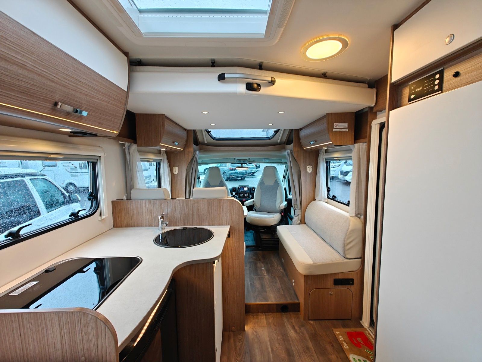 Fahrzeugabbildung Carado T-348 - Automatik, SAT, TV, 2x Solar, Hubbett -