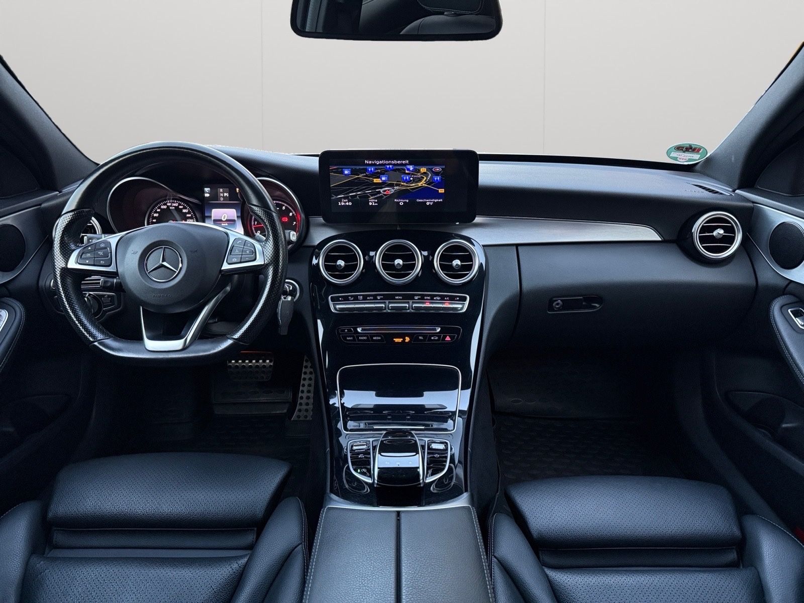 Fahrzeugabbildung Mercedes-Benz C 200 AMG Line Autom.Leder/R-Kamera/LED/Garantie