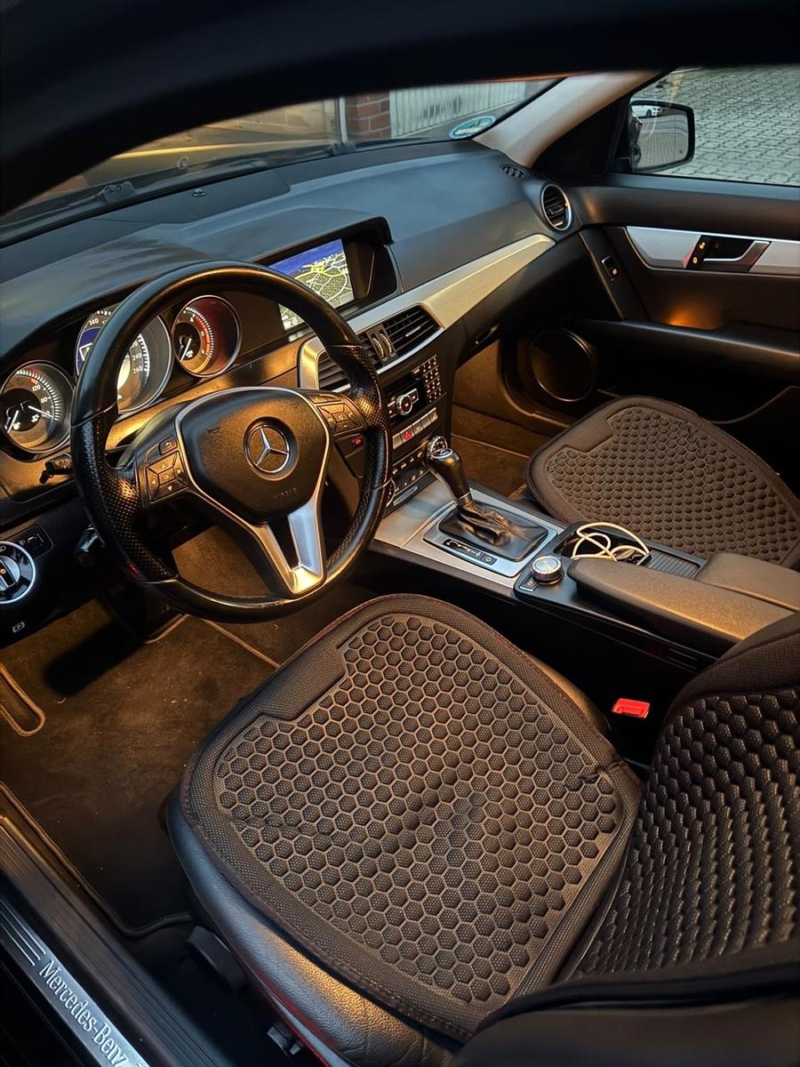 Mercedes-Benz C220 2011 — photo 13