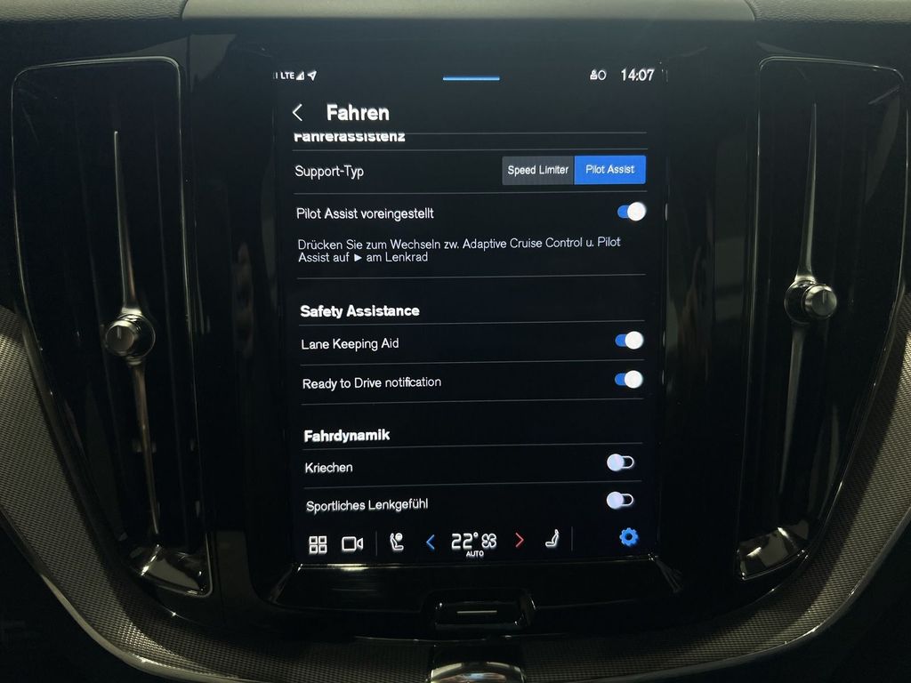 Volvo XC60 T6 R-Design Recharge AWD ACC AHK Kamera LED