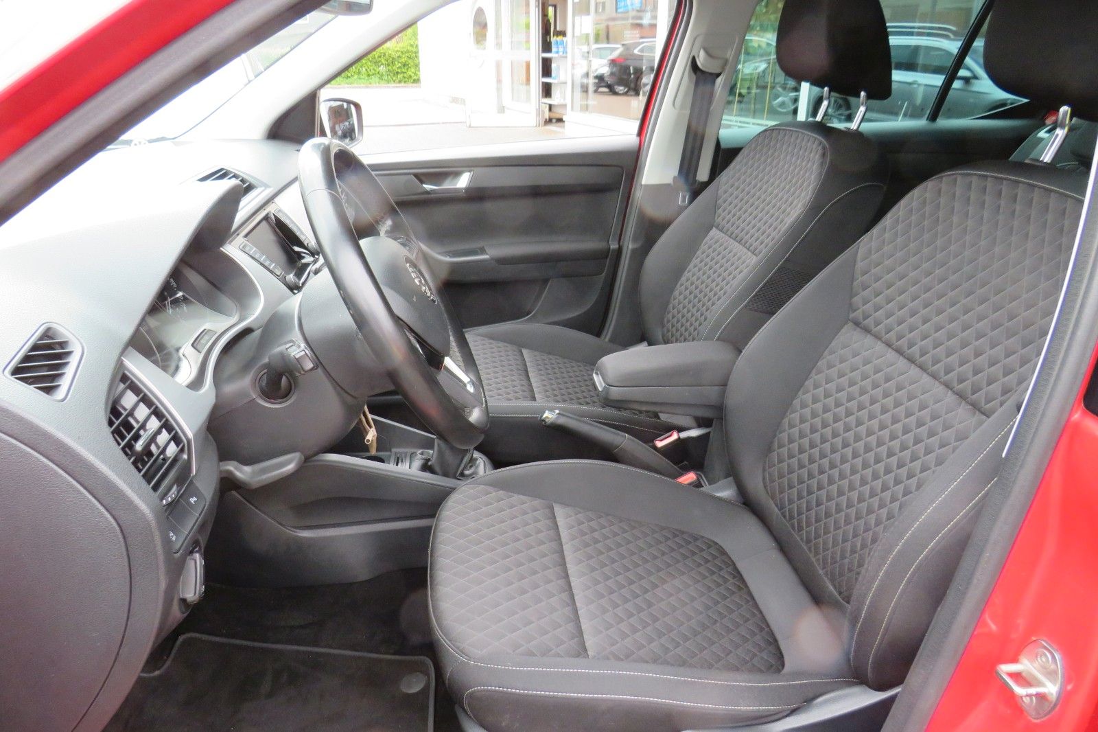 Fahrzeugabbildung SKODA Fabia Drive PDC GRA SITZH. CLIMATRONIC 16ZOLL