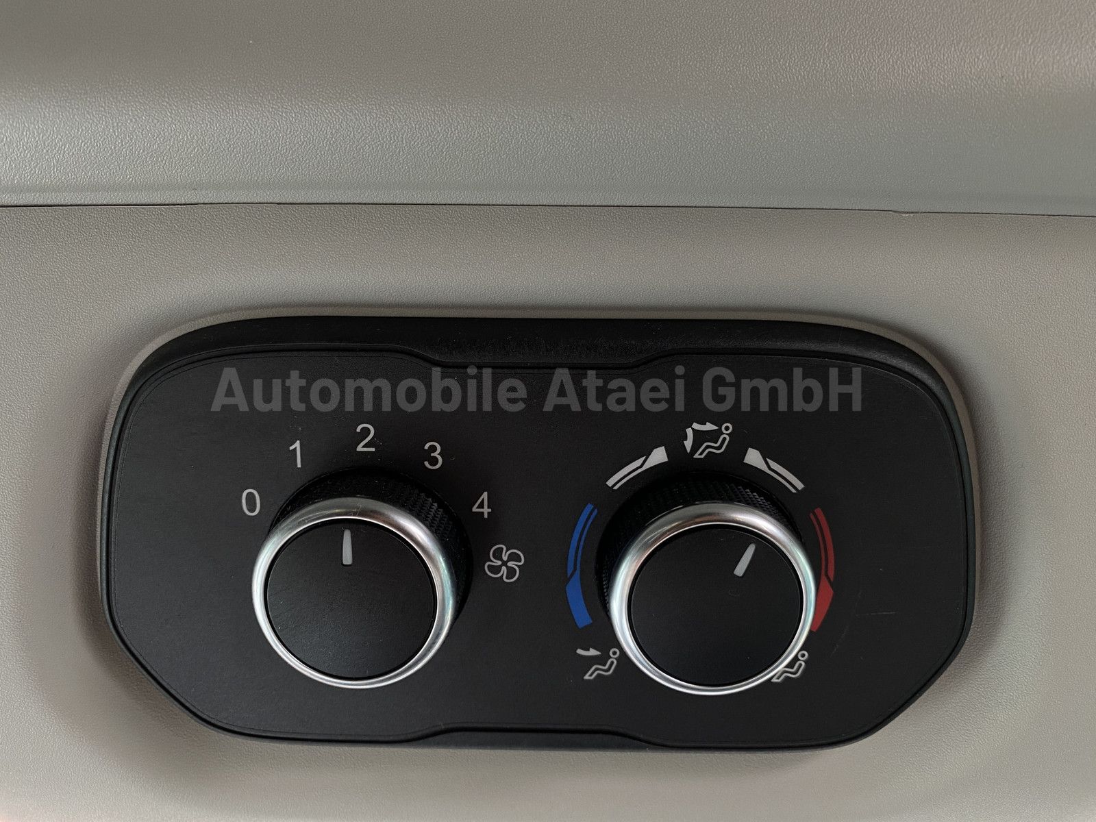 Fahrzeugabbildung Ford Transit 350 L3H2 *Rollstuhl-Rampe* 2xKLIMA (3988