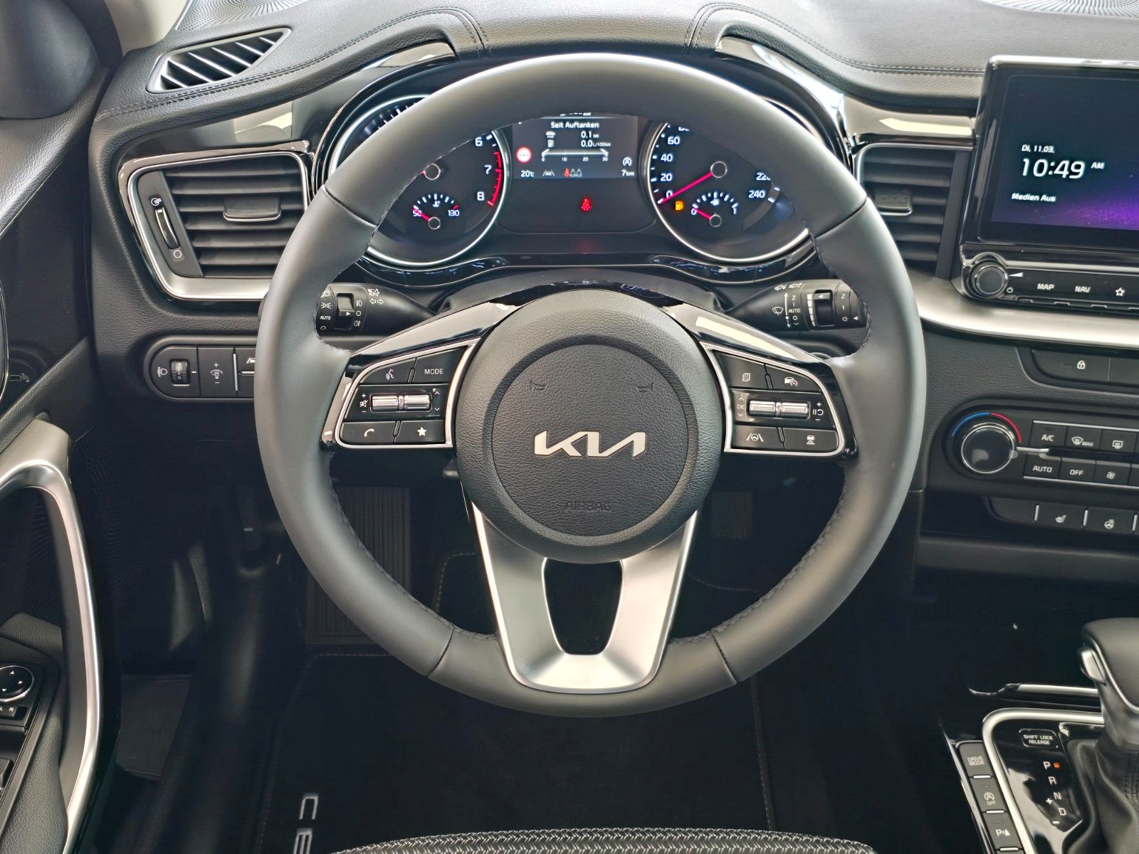 Fahrzeugabbildung Kia CEED_SW 1.5T 48V DCT 140 ULTIMATE Navi Kamera