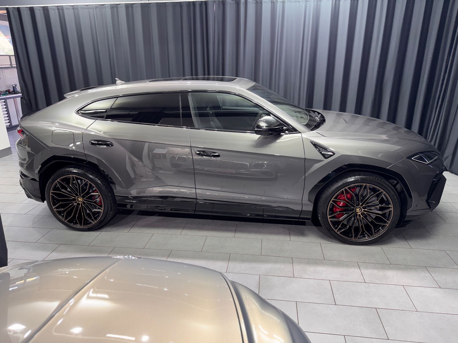 Fahrzeugabbildung Lamborghini URUS SE|BANG/OLUFSEN|PANO|MY25|BLANCO COC