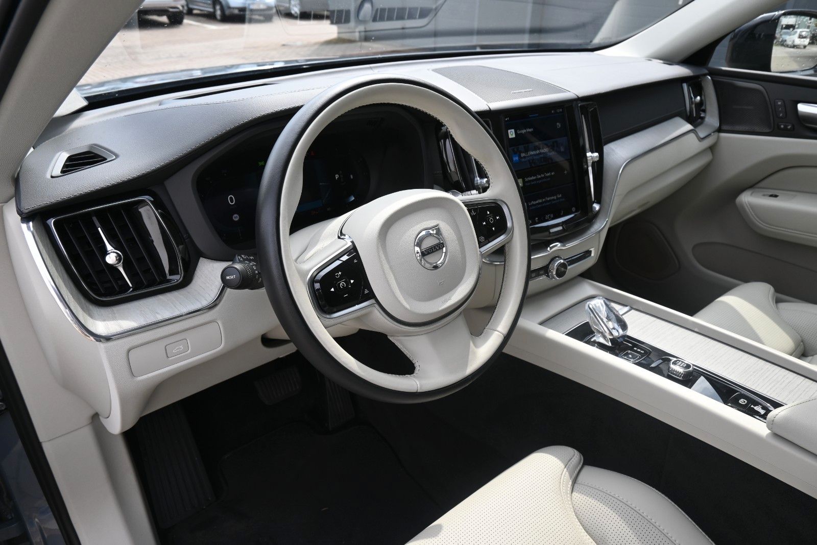 Fahrzeugabbildung Volvo XC60 B5D AWD Ultimate Dark*LED*PANO*STHZ*H&K*360