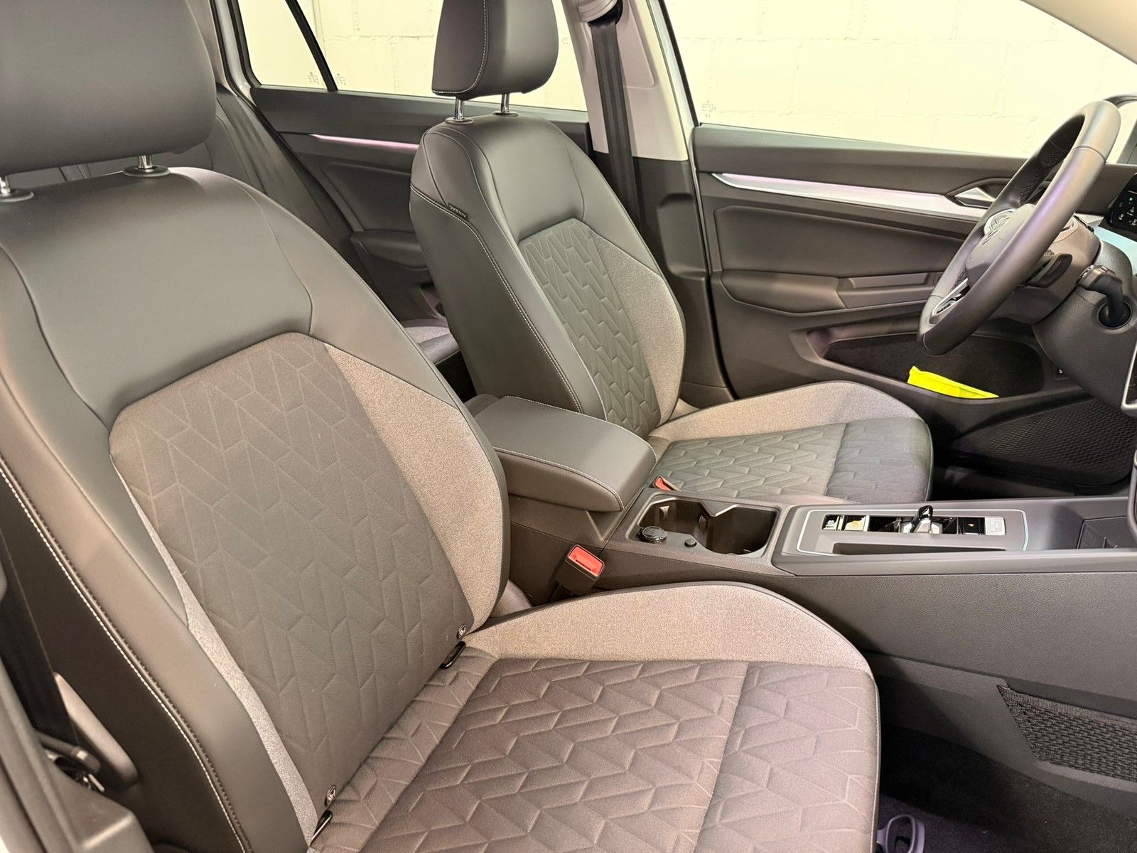 Fahrzeugabbildung Volkswagen Golf VIII Var. Goal 1.5 eTSI DSG +Kamera+Keyless