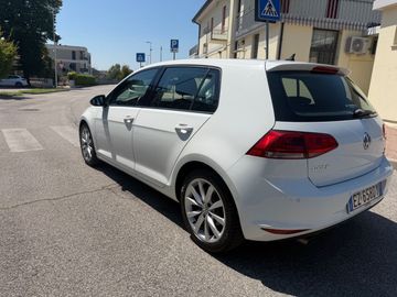 Volkswagen Golf - 6
