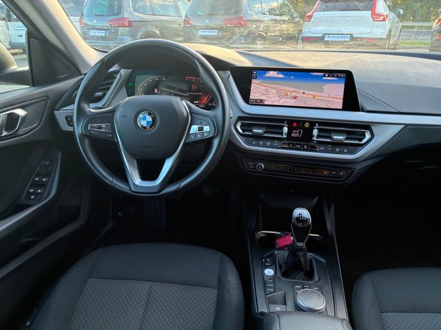 Fahrzeugabbildung BMW 218d Gran Coupé >NAV/AHK/LED/18Zoll Alu<