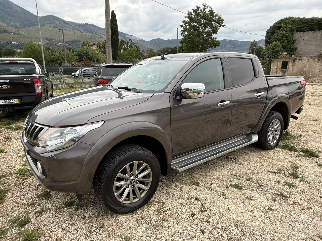 MITSUBISHI L200