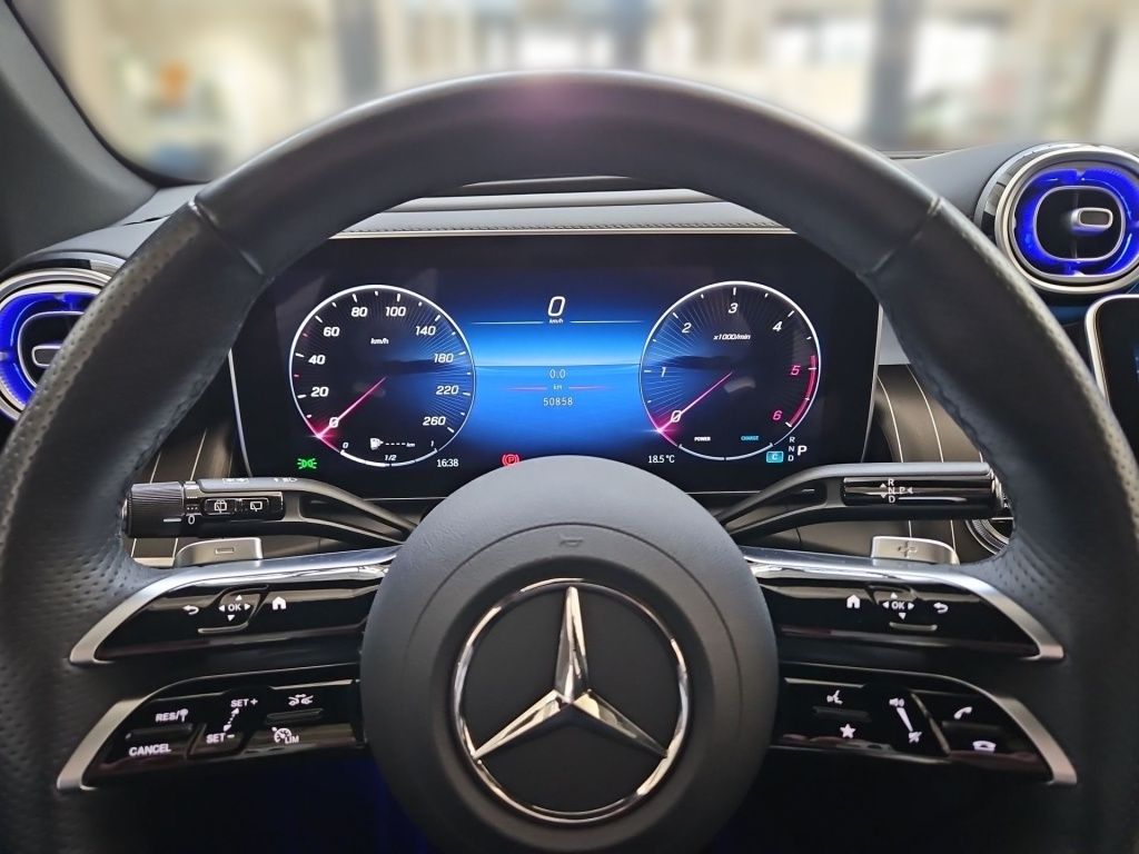 Fahrzeugabbildung Mercedes-Benz GLC 300 d 4M AMG AHK Airmatic Pano Massage SDHZ