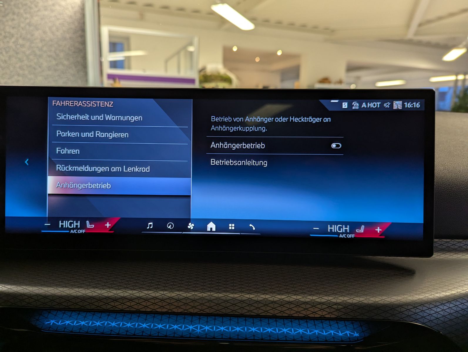 BMW 320 d xD M-Sport HUD Pano ACC LED-adaptiv AHK - Image 35