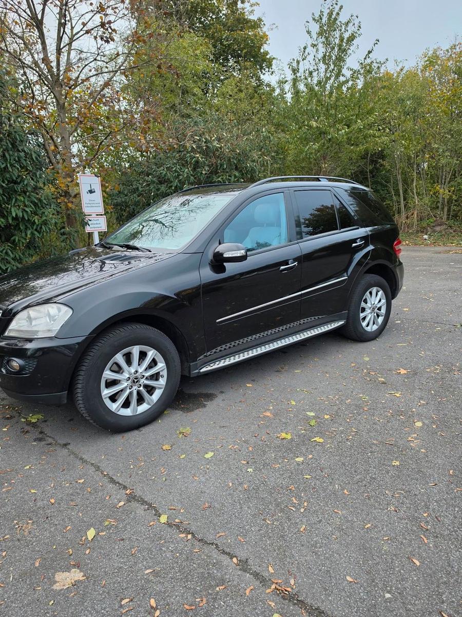 Mercedes-Benz ML420 2006 — вигляд ззаду
