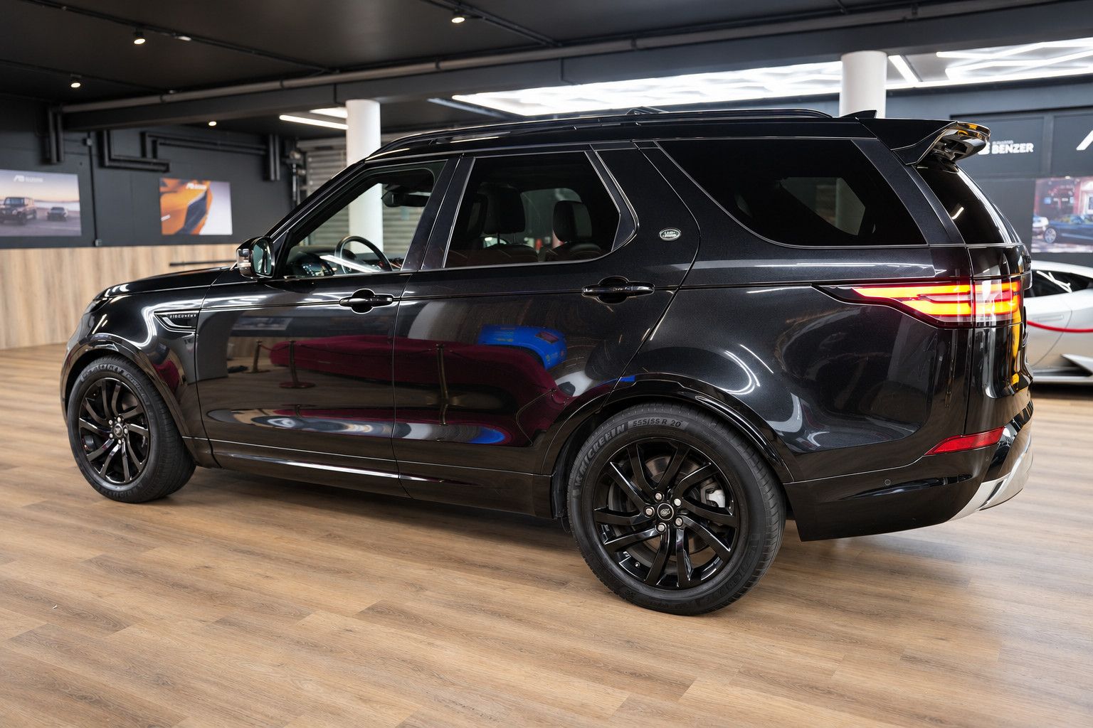 Fahrzeugabbildung Land Rover Discovery HSE V6 *7-Sitz*Panorama*HUD*Meridian*