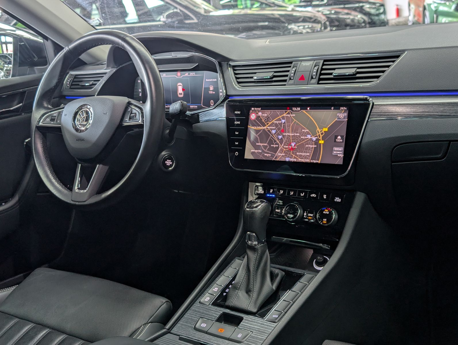 Fahrzeugabbildung SKODA Superb Premium Edition 2.0 TDI ACC VIRT MASSAGE