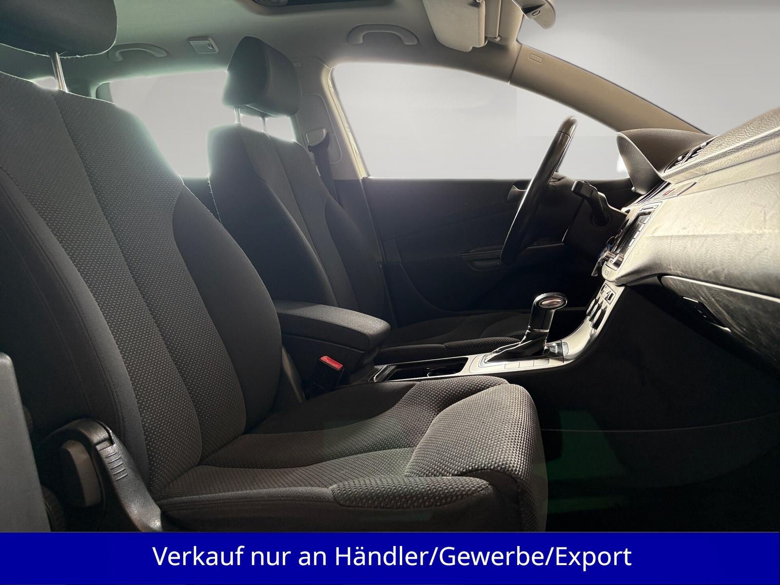 Volkswagen Passat 2009 — photo 14