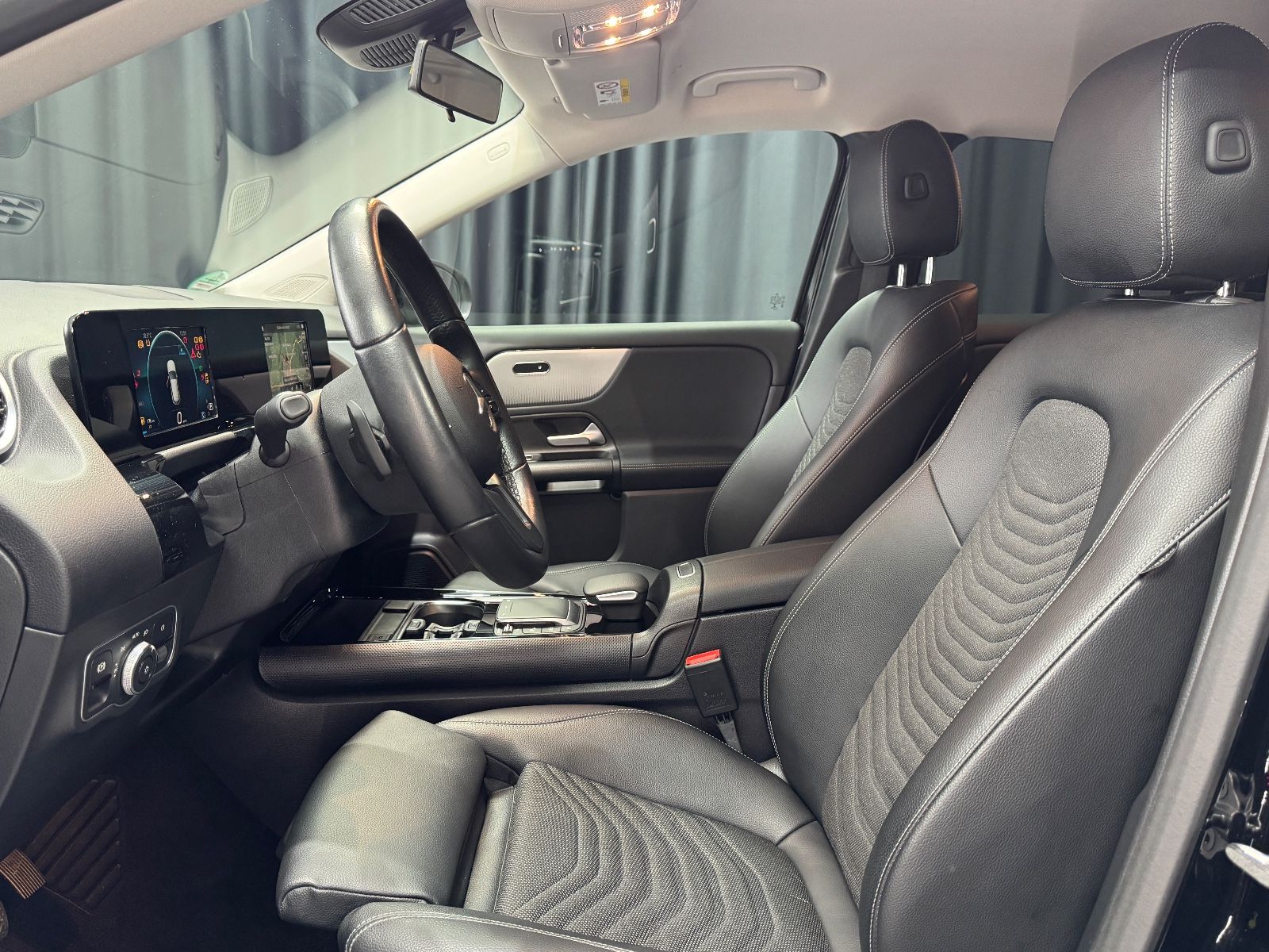 Fahrzeugabbildung Mercedes-Benz GLA 220d|AUTOMATIK|NAVI|LED-SCHEINWERFER|