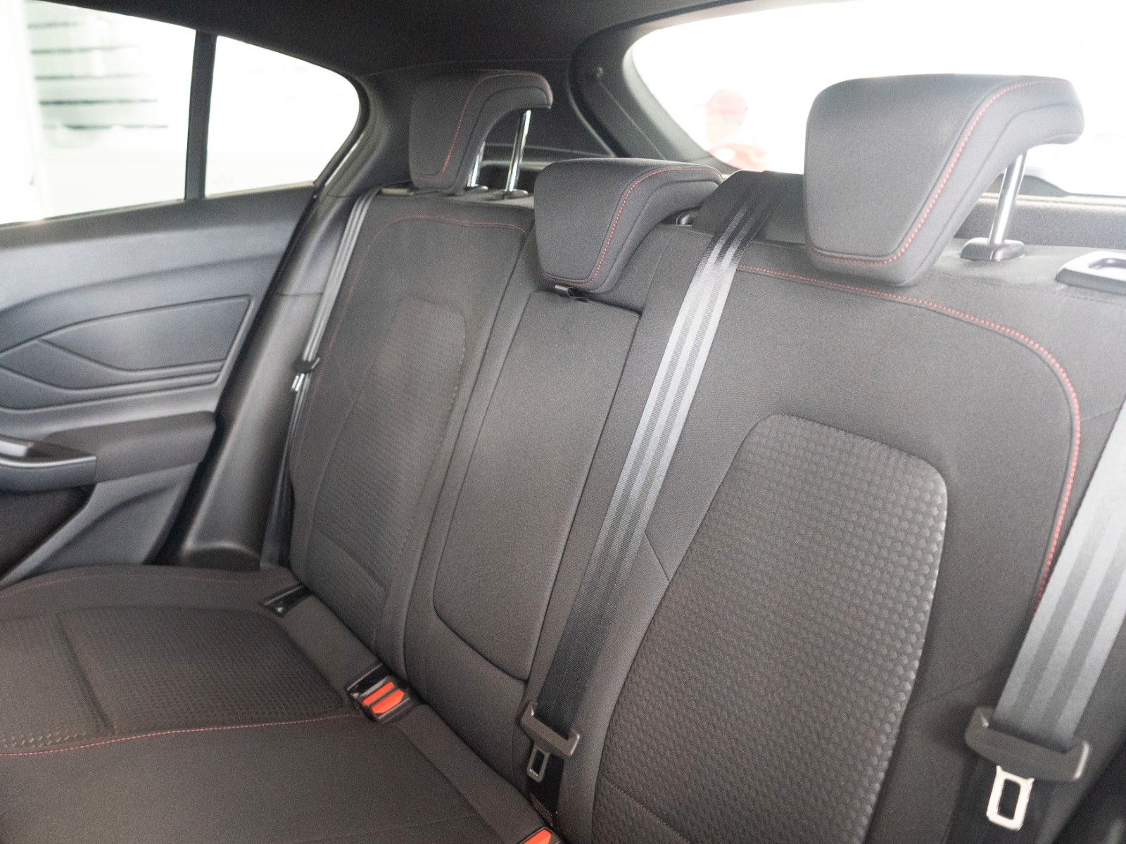Fahrzeugabbildung Ford Focus Lim. ST-Line X AUTOM./PANO/SITZHZG./KAMERA