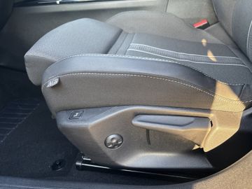 Bild 22 Opel Astra GS ST NAVI/SHZ+LHZ/PDC vo+hi+360Cam/LED