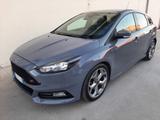 Ford Focus 2.0 EcoBoost 250 CV ST3 - Ford Focus mit Benzin-Antrieb: Limousine, 2.0