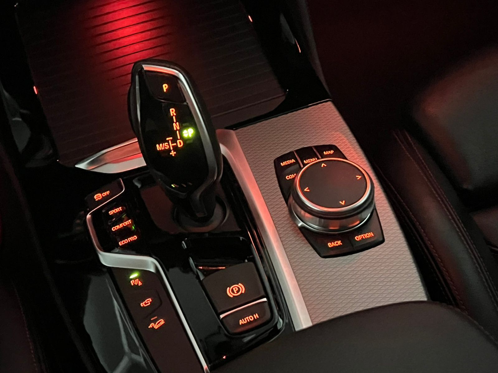 Fahrzeugabbildung BMW X4 xDrive 30 i M SPORT/AHK/ACC/LED/H&K/PANO/STHZ