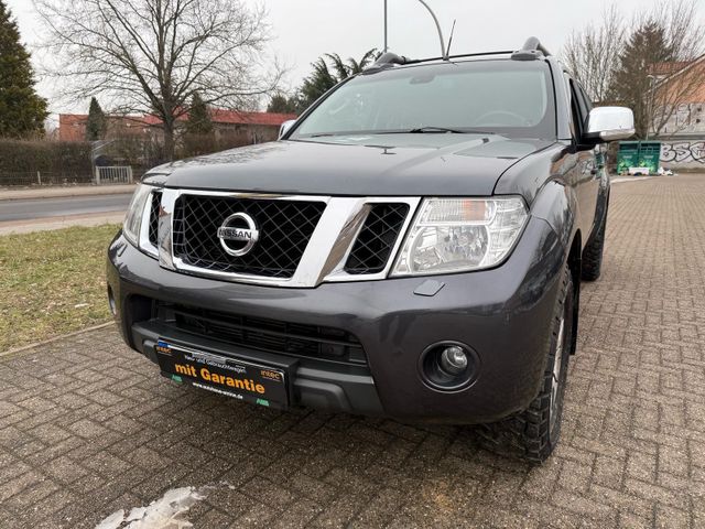 Nissan Navara Pickup Double Cab LE V6 4X4 LKW Xenon