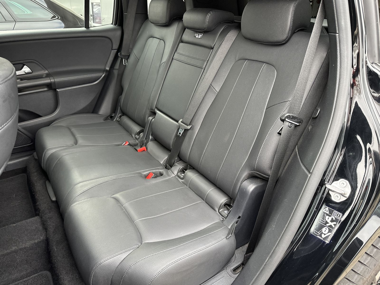 Fahrzeugabbildung Mercedes-Benz GLB 200d Style NAV+AHK+CARPLAY+WIDESCREEN+DAB+PP