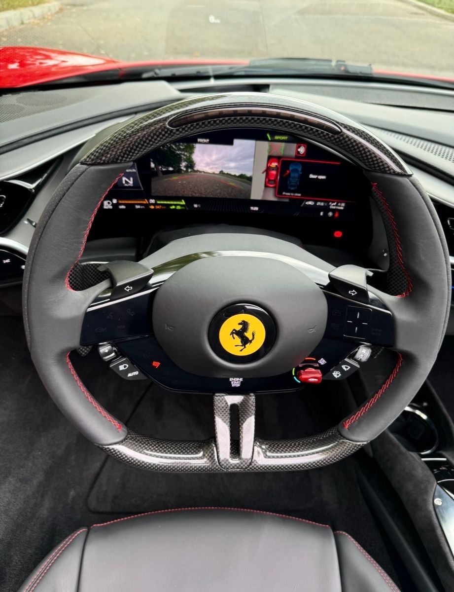 Fahrzeugabbildung Ferrari 296 GTS DAYTONASEAT CARBON P-DISPLAY JBL NEWCAR!