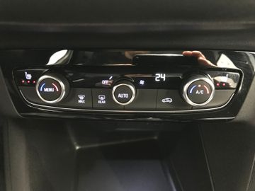 Opel Corsa F 1.2 Turbo LED KAM KLIMA PDC SHZ TEMP
