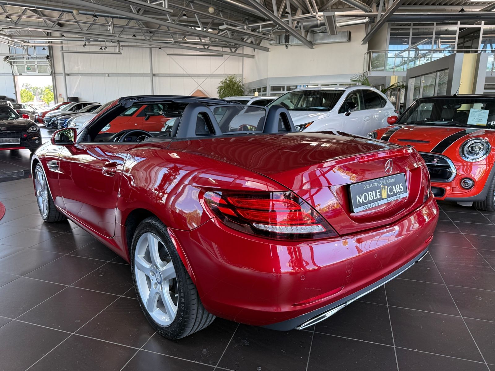 Fahrzeugabbildung Mercedes-Benz SLC 300 AIRSCARF LED NAVI SHZ