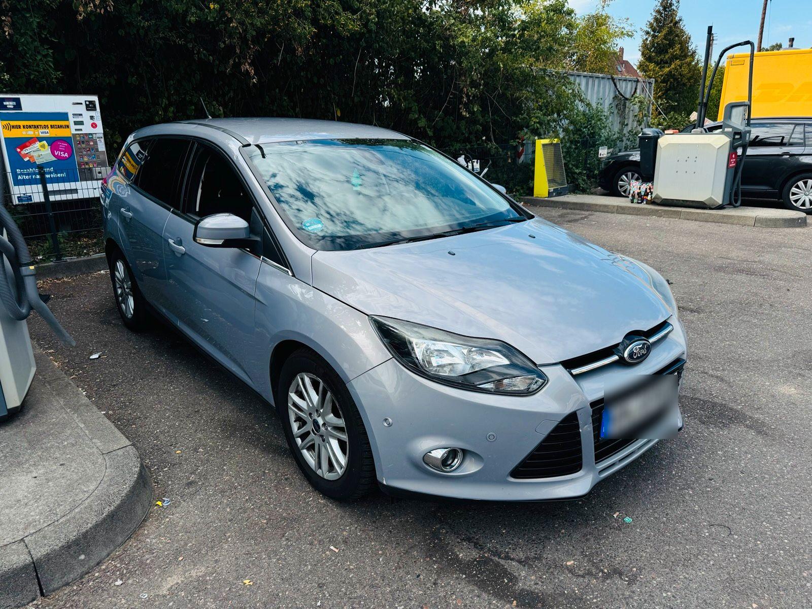 Ford Focus 2012 — салон