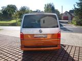 Volkswagen T6 Multivan Generation Six mit Sonderlackierung - silberne Volkswagen T6