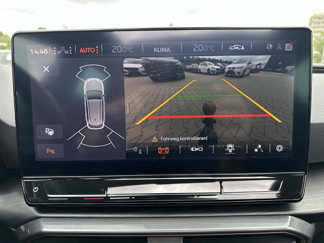 Fahrzeugabbildung CUPRA Leon Sportstourer 2.0TSI 245 PS DSG*AHK-Navi* - mit KI generiert/bearbeitet