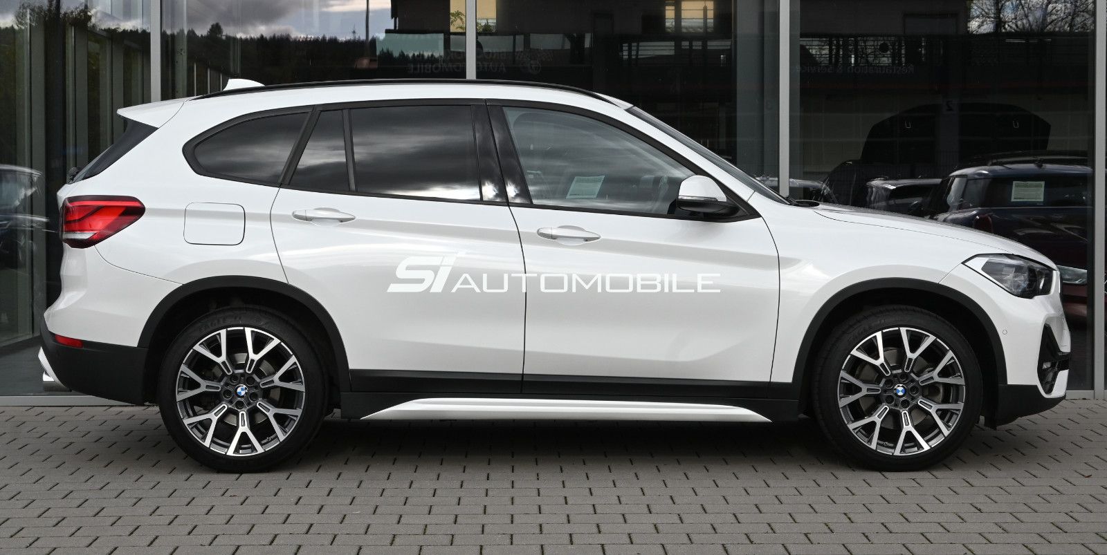 Fahrzeugabbildung BMW X1 xDr. 20d Sport Line °ACC°AHK°HEAD-UP°KAMERA°